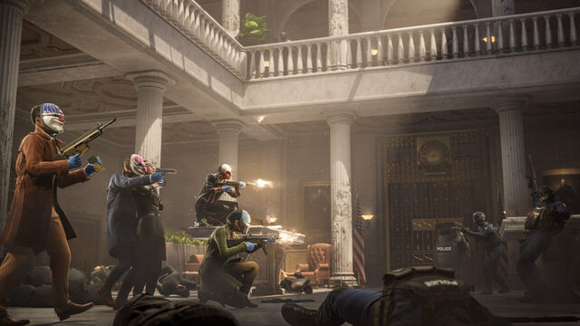 PAYDAY 3 – vier maskierte Räuber kämpfen gemeinsam gegen Polizisten in einer Bankhalle