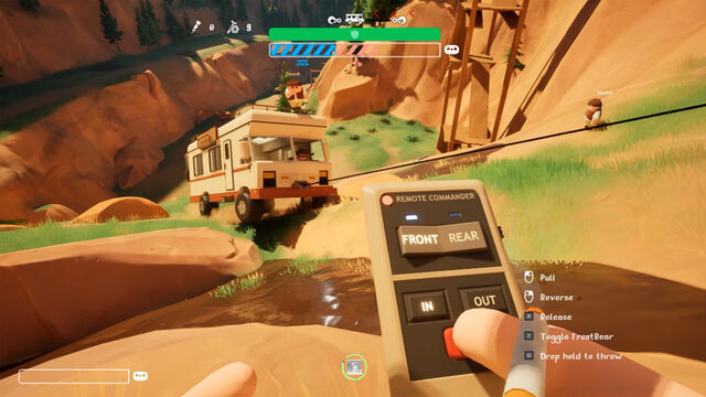 Wohnmobil wird mit einer Seilwinde durch eine felsige Landschaft gezogen
